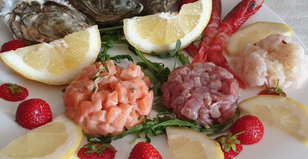 Tris di tartare di gamberi rossi e  scampi di Mazara del vallo e salmone canadese  - Antica Roma, Santa Lucia