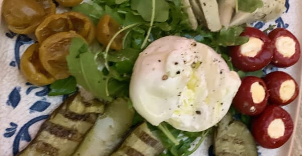 Assiette végétarienne et burrata artisanale des Pouilles - Casa del Sole, Paris