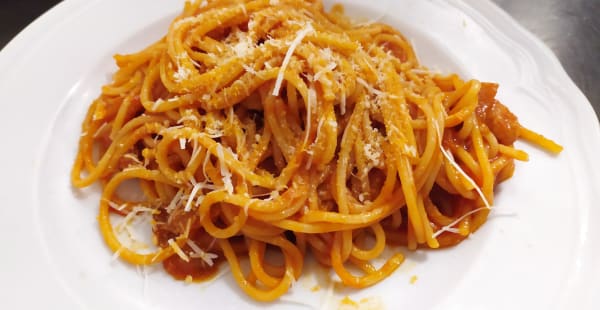 Spaghetti all'amatriciana - Trattoria all'Ara Coeli dal 1899, Roma