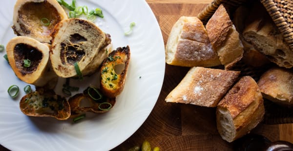 L'os à moelle, toasts au beurre persillé - Gaston, Paris