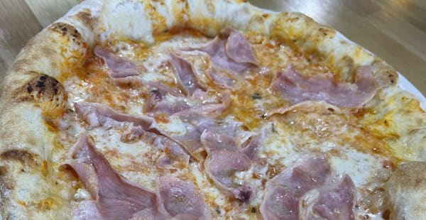 Pizza prosciutto - Elite, Barcelona