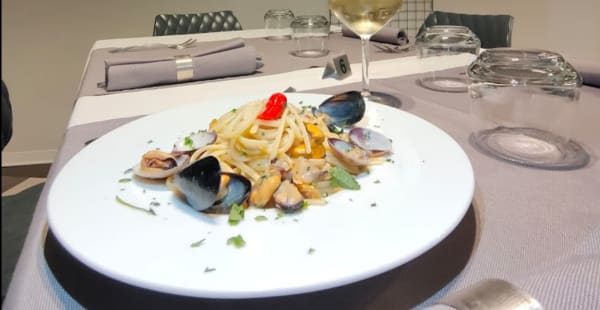 Spaghettone cozze e vongle veraci  - Vinarte, Crotone