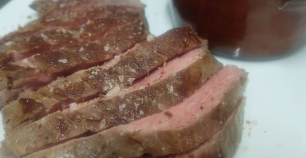 Tagliata di Black Angus sale&pepe cotta in cbt - Fuorifusto, Milano