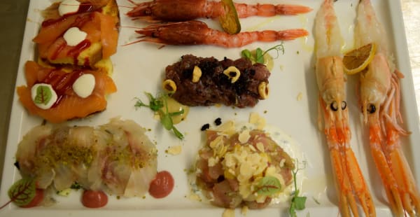 Mix di crudi con tartare e carpacci - Mare Nostrum Seafood, Roma