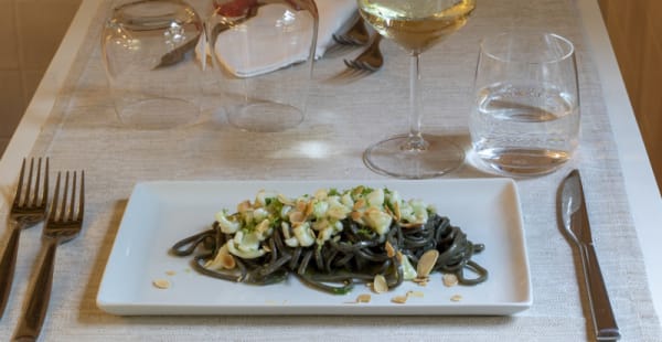 Tonnarelli neri calamari, mandorle e lime - Mare Nostrum Seafood, Roma