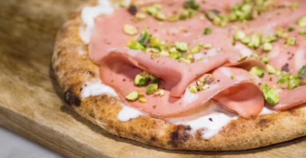 La Focaccia stracciatella e mortadella..... - Osteria Fratelli Mori, Roma