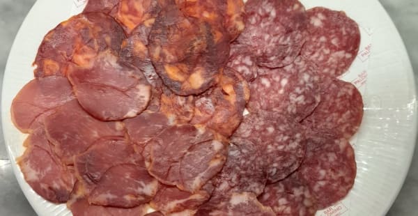 Surtido de Ibéricos, chorizo, longaniza y caña de lomo - Palomino, Barcelona