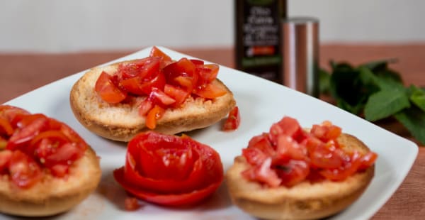 Bruschette al pomodoro  - CARROTs Café, Roma