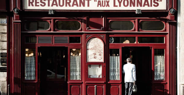 Façade - Aux Lyonnais, Paris