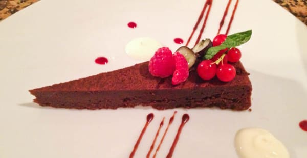 Moelleux au Chocolat et Fruits Rouges - VINGT VINS D'ART, Paris