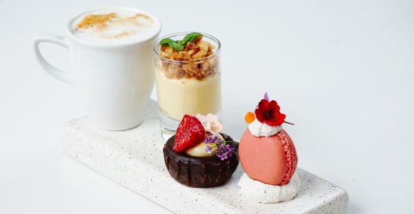 Café Gourmand - Duke’s Bar & Restaurant  – Hôtel Westminster Paris, Paris