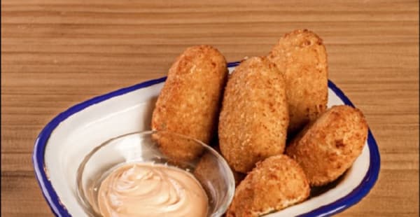 Croquetas de jamón acompañadas de salsa Mayopiripiri - Piri Piri Chueca, Madrid