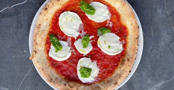 Pizza Margherita con Bufala - Quore Italiano- Via Delio Tessa, Milano