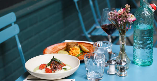 Poulpe et Agneau confit en terrasse - Onze à Table, Paris