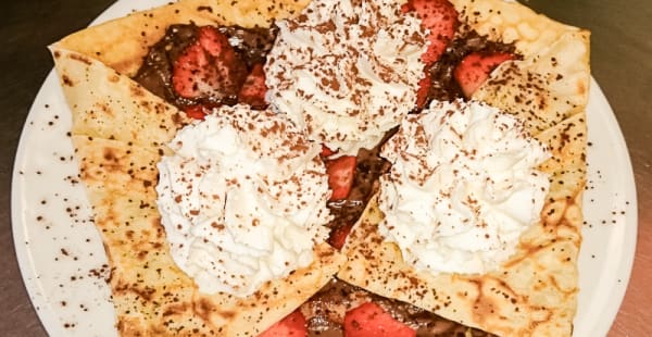 Crêpe au Nutella, fraises et sa chantilly maison - Les Galandines, Paris