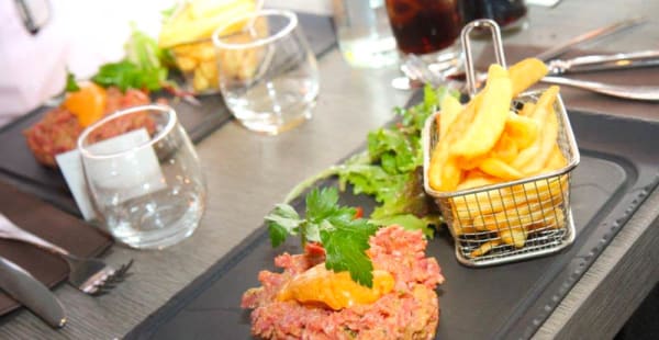 Tartare, Viande de Salers - Le Napoleon III, Paris