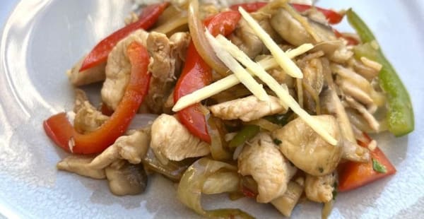 Poulet sauté au gingembre " Khing Kai" - Thai At Home 15ème, Paris