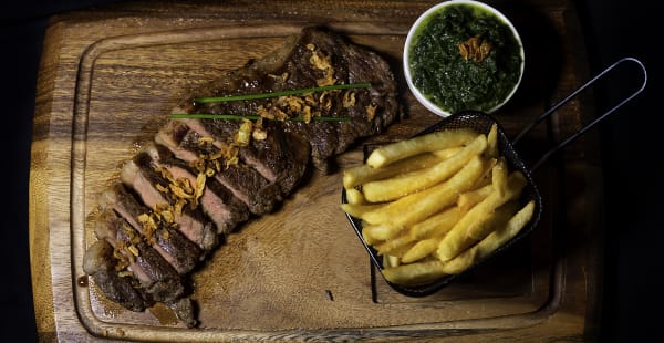 BIFE DA VAZIA - BIFE SERVIDO COM ESPARREGADO E BATATAS FRITAS. - Prato Fino, Lisboa