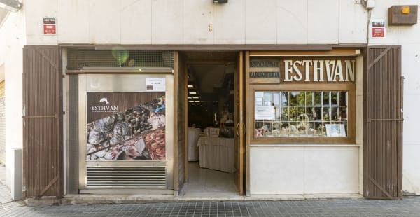 Esthvan, Barcelona