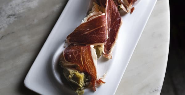 Alcachofas en aceite con jamón ibérico - Le Bouchon , Barcelona