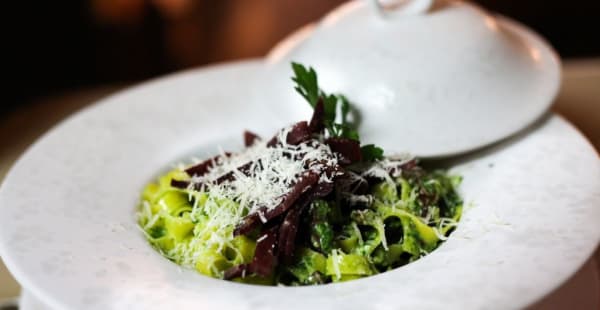 Tagliatelle con pesto di rucola et Bresaola - Iannello, Paris