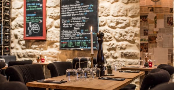 Tables dressées - Le Petit Commines, Paris