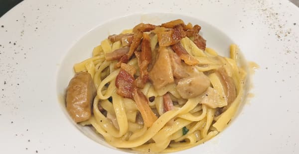 Fettuccine porcini e guanciale  - Bompiani, Roma