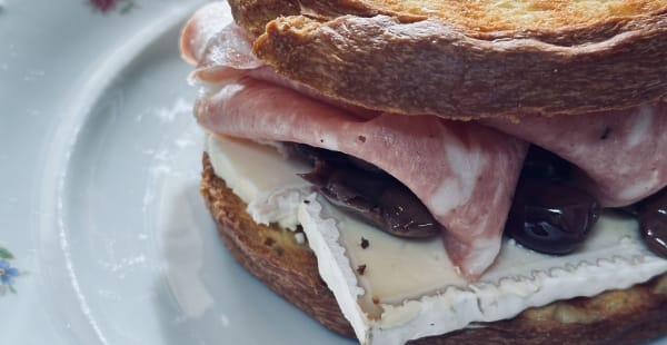 Pan brioche con mortadella di Prato, olive taggiasche e formaggio francese  - Enoteca Primo, Frascati