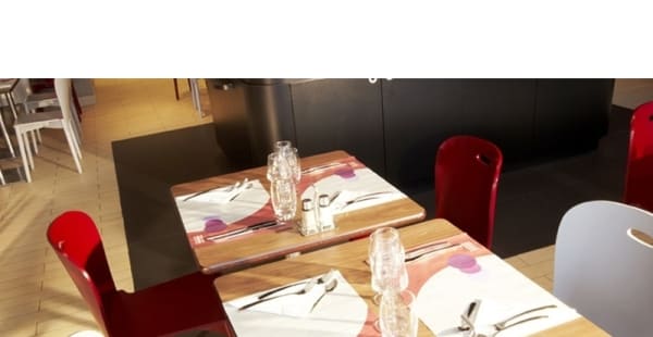 Table dressée - Campanile La Rochelle Puilboreau, Puilboreau
