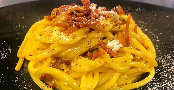 spaghetti alla carbonara - Trinità de Monti, Rome