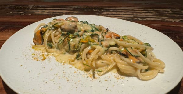 Linguine Verrigni alla Nerano con Cozze e Fiori di Zucca - Bottega Lucia, Milano