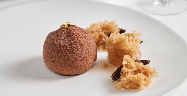 •	Mousse de avellana con bizcocho, cremoso de castaña  - Mercer Restaurant, Barcelona