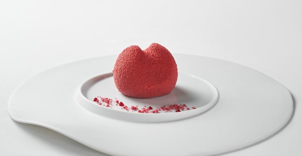 Dama Roja en compota y mousse de cereza  - Mercer Restaurant, Barcelona