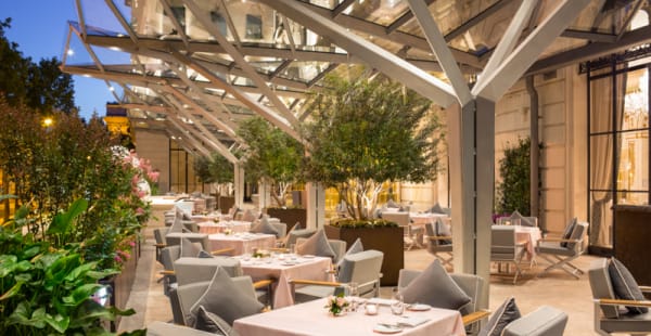 Le Lobby  Refined Restaurant in Paris