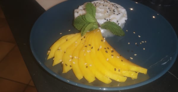 Riz gluant au lait de coco et sa mangue fraîche  - 15 BAHT, Gentilly