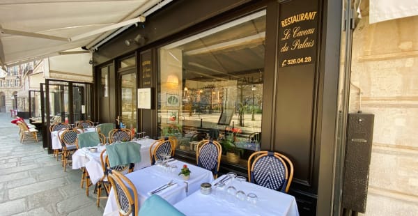 Terrasse côté façade du restaurant (toute l'année) - Le Caveau du Palais, Paris