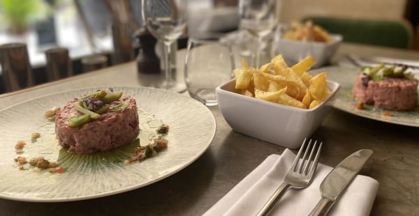 Tartare de bœuf français au couteau - Le Caveau du Palais, Paris