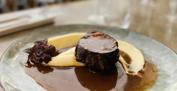 Veau braisé basse température, jus vin rouge - Le Caveau du Palais, Paris