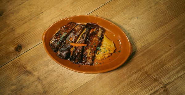 Costilla de Cerdo a baja temperatura con puré de boniato - Quo Vadis, Barcelona