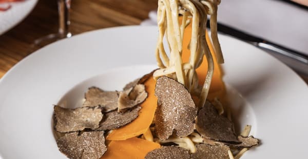 Tagliolini di Milva, crème, mimolette et beaucoup de copeaux de truffe - BAFFO, Paris