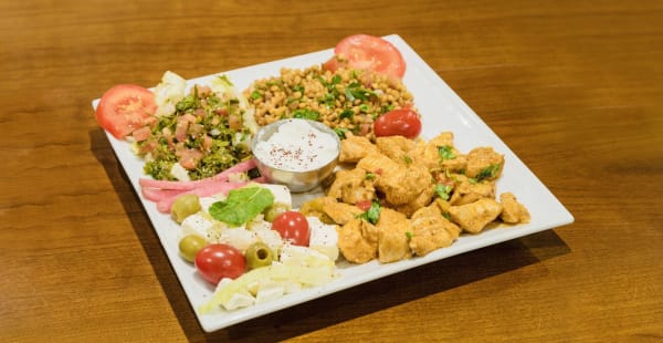 Assiette Chiche Taouk au poulet 🍗  - Allo Beirut, Paris