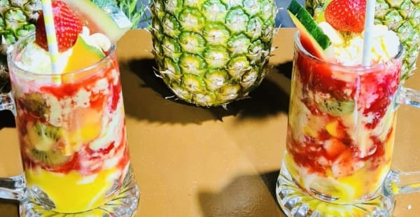 Cocktail de fruits classique!!! 🍉 🍌 🍎 - Allo Beirut, Paris