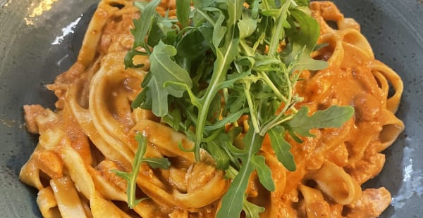 Tagliatelle maison au saumon - La Terrazza, Châtelaine