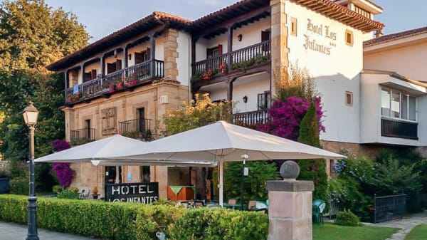 Restaurante Los Infantes En Santillana Del Mar Opiniones Menu Y Precios Featuring an outdoor pool, this venue is set a short distance from santillana and museum of torture. los infantes en santillana del mar