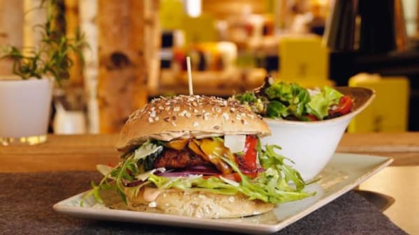 Hans Im Gluck Burgergrill Bar Mannheim In Mannheim Restaurant Reviews Menu And Prices Thefork