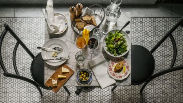 The Sparrow Wine Bar Bistro I Stockholm Restaurangens Meny Oppettider Bokning Recensioner Samt Priser