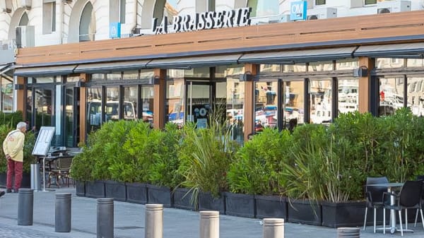 La Brasserie Du Port Om Cafe In Marseille Restaurant Reviews Menu And Prices Thefork