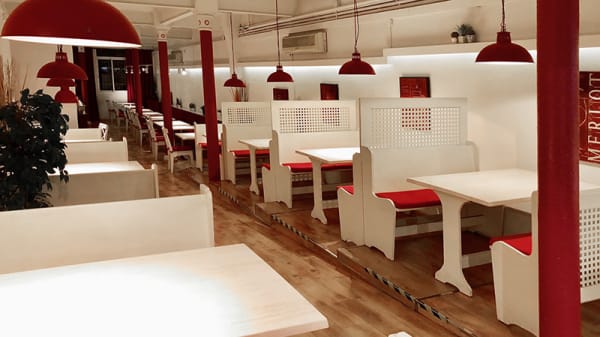 petit bistro in barcelona restaurant