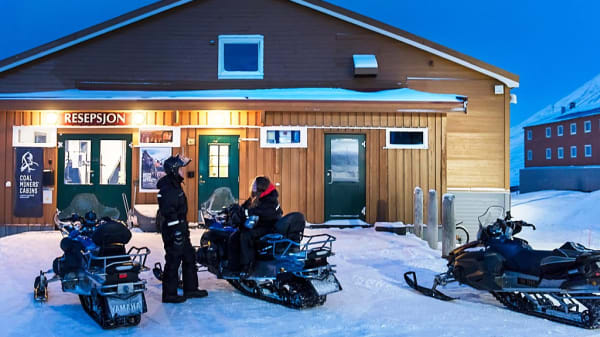 Coal Miners Bar & Grill i Longyearbyen Restaurangens meny Coal Miners Bar & Grill i Longyearbyen Restaurangens meny