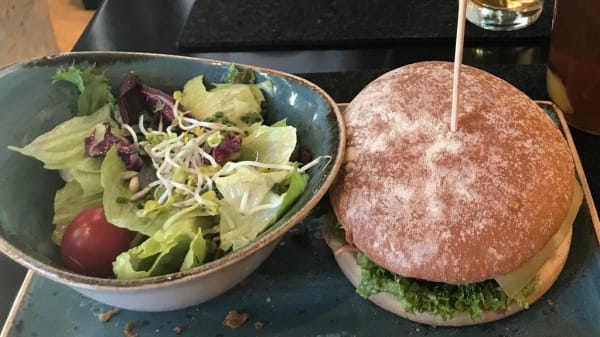 Hans Im Gluck Burgergrill Bar Stuttgart Europaviertel In Stuttgart Restaurant Reviews Menu And Prices Thefork